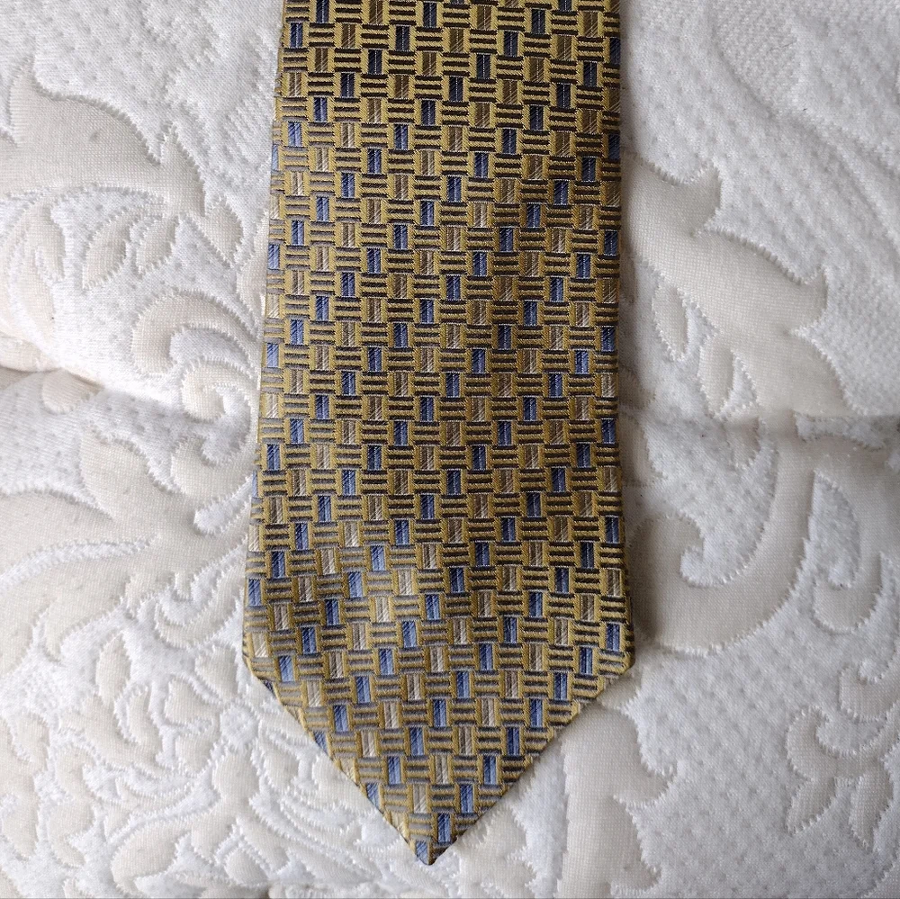 Silk Geoffrey Beene Blue and Gold Tie EUC
